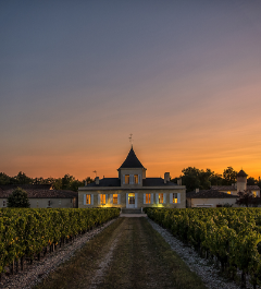 Uniting 126 exceptional Châteaux, the Union organizes 100 events a year in over 15 countries, bringing together 35,000 professionals and enthusiasts. A unique institution, the Union and its members enjoy a worldwide reputation in the service of Bordeaux's terroir and appellations.