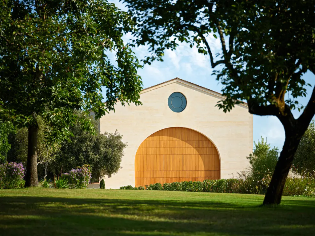 Château Mouton Rothschild - Façade cuvier 1 © Pierre Grenet (Astoria Studio)