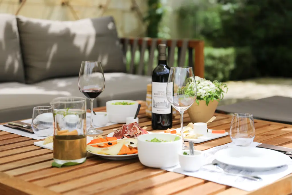 ©EloiseVene_Chateau-Marquis-dAlesme_La-Table-de-Nathalie-exterieur